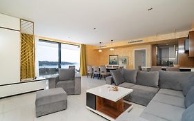 Apartment Laurus Five Stars